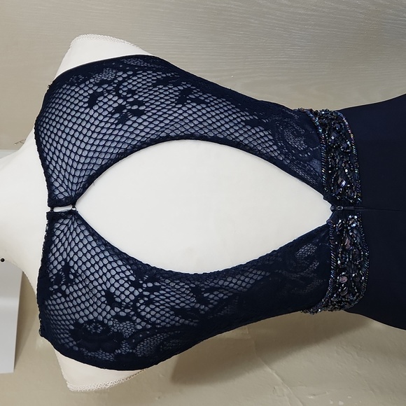 Size 2 Navy & Nude Prom/Pageant/Evening Gown by Dave & Johnny - Picture 7 of 8